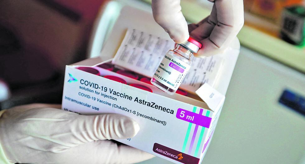 Imagen de la vacuna contra el coronavirus de AstraZeneca. (AFP / POOL / HANNIBAL HANSCHKE).