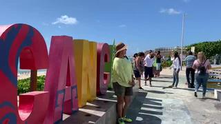 México: Quintana Roo recibe turismo tras bajar riesgo por COVID-19