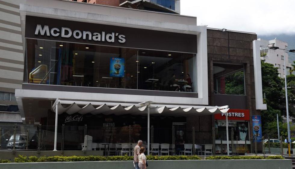La cadena McDonald's cerró un número reducidos de sus restaurantes en Venezuela tras la profunda crisis económica que atraviesa el país gobernado por Nicolás Maduro | Foto: AFP