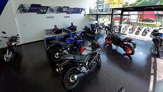 ¿Qué ventajas económicas existen al comprar una motocicleta en vez de un carro?