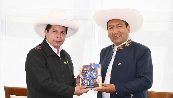 Pedro Castillo junto al presidente de la Cámara de Diputados de Bolivia.