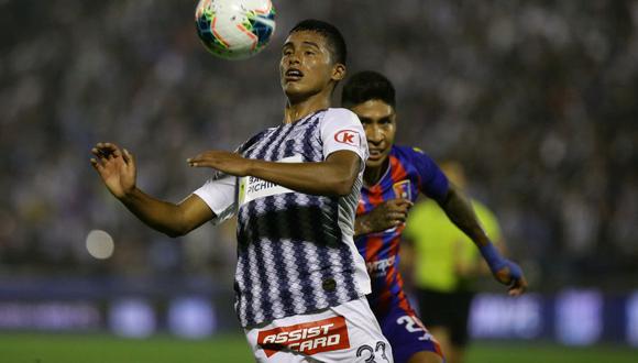Kluiverth Aguilar tiene 16 años y juega como lateral en Alianza Lima (Foto: GEC)
