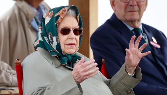 Isabel II se preocupa por tener las manos bien hidratadas y reducir la apariencia de las manchas. (Foto: Getty Images)