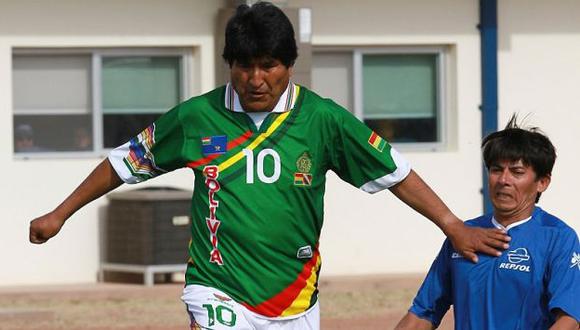Evo Morales se rompió los ligamentos jugando fútbol y será operado. (Getty Images)