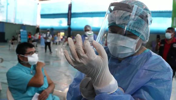 "Tenemos vacunas y brigadas suficientes”, enfatizó el ministro de Salud, Óscar Ugarte. (Foto: AP)
