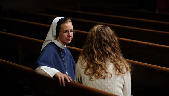Mujer trans dispuesta a “ir al Vaticano a hablar con el Papa” para cumplir su sueño sueño de ser monja. (Foto: VRT News)