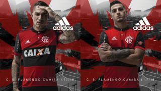 Paolo Guerrero y Miguel Trauco posaron con la nueva camiseta del Flamengo