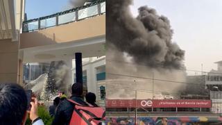 Jockey Plaza: árbol de navidad se incendia y causa alarma en centro comercial | VIDEO