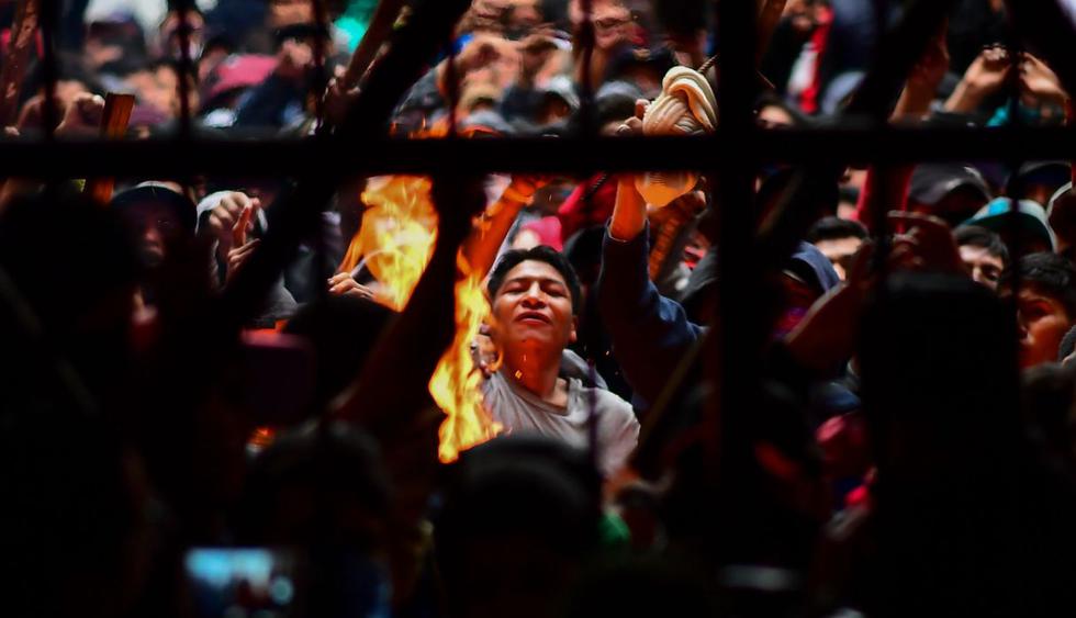 “Justicia, justicia”: presos se amotinan en cárcel de La Paz en medio de crisis política. (Foto: AFP)