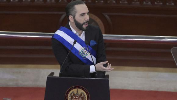 El presidente salvadoreño Nayib Bukele pronuncia su discurso anual a la nación marcando su tercer año en el cargo en la Asamblea Legislativa de San Salvador el 1 de junio de 2022. (Foto de MARVIN RECINOS / AFP)