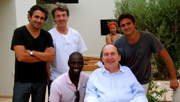 El elenco de la película "Intocable" junto a Bosco di Borgo (Foto: @ToledanoNakache/Twitter)
