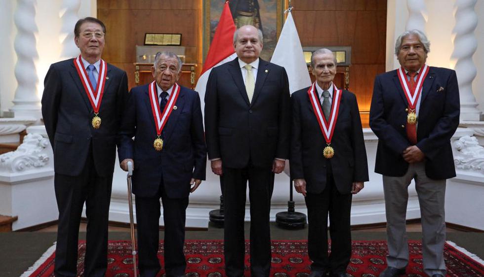 Carlos Gassols, Man Bok Park, Gerardo Chávez y Everando Zapata Santillana fueron distinguidos por el Gobierno. (PCM)