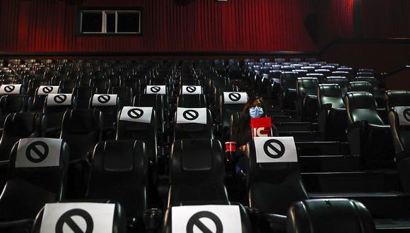 En los cines se dispuesto que las personas permanezcan sentadas en el mismo lugar, sin hablar ni gritar, con el propósito de que la exposición o riesgo sea en menor proporción. (Foto: GEC)