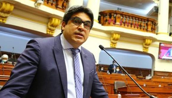 Ministro de Educación, Martín Benavides, dijo que el Parlamento "resucitó" dictamen de anterior Parlamento disuelto. (Foto: Minedu)