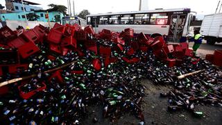 Av. Prolongación Tacna se congestionó tras camión despistado que transportaba cajas de cerveza 
