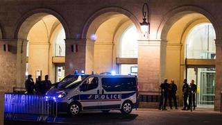 Francia: Sujeto con falsa arma fue detenido en estación de tren