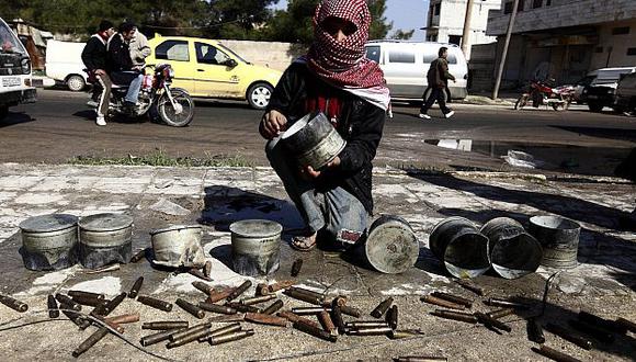 Casquillos de gran calibre demuestran el uso de artillería pesada contra los civiles. (Reuters)