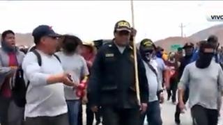 Arequipa: Policía tomado como rehén por turba de manifestantes fue intercambiado por ciudadanos detenidos