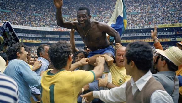 Con Pelé todo cambió para el Santos, para Brasil y para el futbol mundial. Fue el único jugador en ganar tres mundiales. (Foto: Archivo AP)