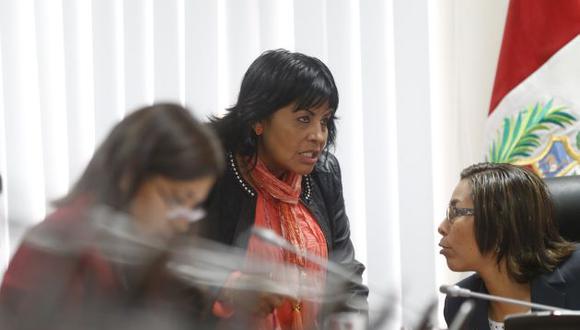 Esther Saavedra fue grabada agrediendo a un periodista. (Perú21)