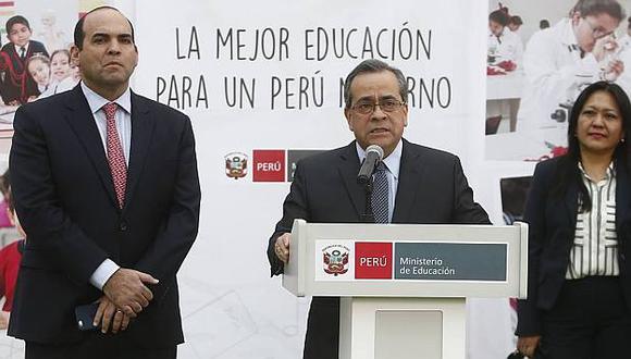 Jaime Saavedra y el premier Fernando Zavala visitaron el colegio Isabel La Católica en La Victoria. (Renzo Salazar/Perú21)