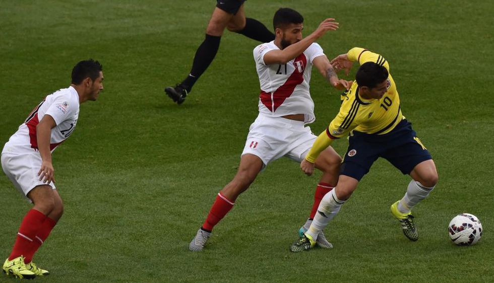 Josepmir Ballón y Carlos Lobatón vieron su segunda amarilla ante la selección de Colombia. (AFP)
