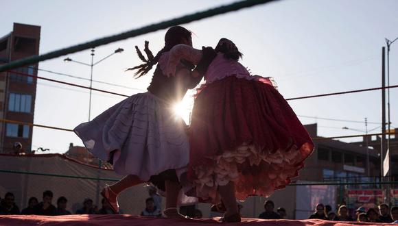 Carina Escudero (Categoría Deportes - tercer lugar con su foto “Cholitas
Wrestling”).