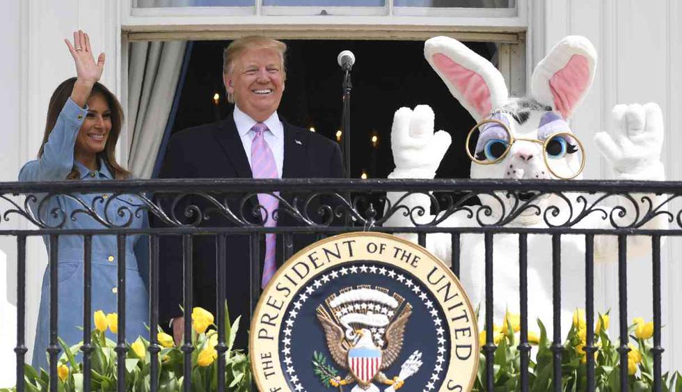 El presidente de los Estados Unidos, Donald Trump, y la primera dama, Melania Trump, participan en el boleto anual de huevos de Pascua de la Casa Blanca en el jardín sur. (Foto: AFP)
