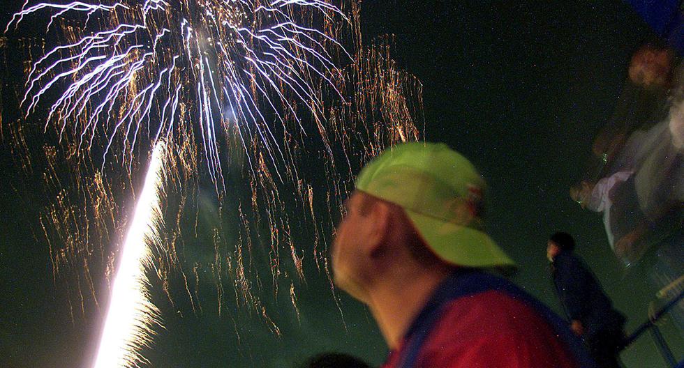 En Pasadena, el tradicional espectáculo de fuegos artificiales que se realiza en el Rose Bowl no se realizará este año (Foto referencial: AFP PHOTO/Yuri CORTEZ)