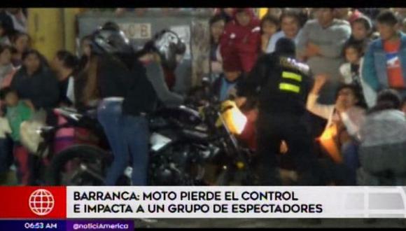 Durante un show por el Día de la Amistad en Barranca, un joven a bordo de una moto lineal, quiso realizar una peligrosa maniobra como parte de su espectáculo. (Video: América TV)