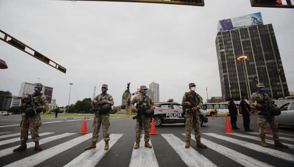 Así se vive el segundo día de Estado de Emergencia. Militares y la Policía Nacional controlan el orden de las calles. (Fotos: Trome)