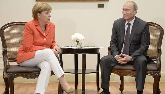 Putin y Merkel se juntaron en Rio de Janeiro. (EFE)