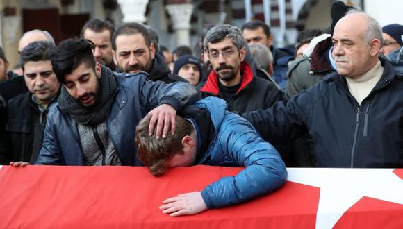 Turquía: Al menos 39 muertos dejó ataque en discoteca de Estambul. (EFE)