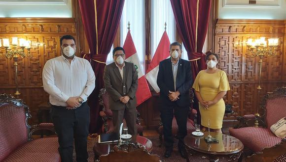 Integrantes de la Mesa Directiva del Congreso tuvieron una reunión con el presidente del Consejo de Ministros, Vicente Zeballos (Foto: Difusión)