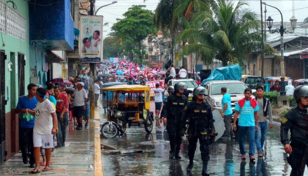 Así se desarrolla la marcha en Iquitos. (Facebook: Con mis hijos no te metas)