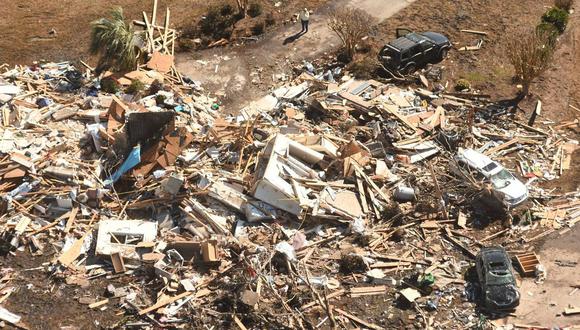 Las autoridades continúan en la búsqueda de personas desaparecidas que podrían estar bajo los escombros de las casas. (Foto: AP)