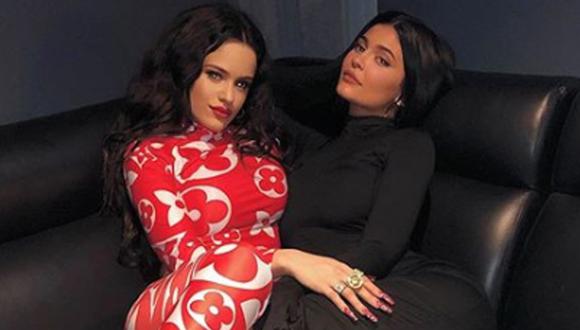 Kylie Jenner se prueba el mismo look que Rosalía y el resultado encantó a sus seguidores. (Foto: Instagram)