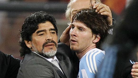 Diego Maradona defendió, a su estilo, a Lionel Messi. (Foto: AP)