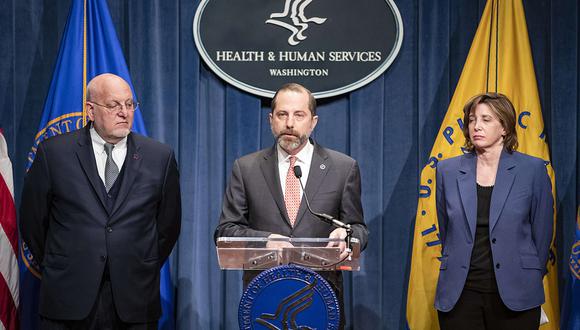 El Secretario de Salud y Servicios Humanos, Alex Azar, habla durante una conferencia de prensa sobre la respuesta coordinada de salud pública al coronavirus en Washington, DC. (Foto: AFP)