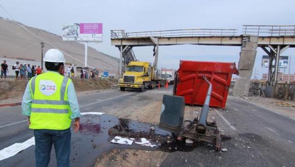 Un camión daño el puente ubicado en el kilómetro 23 de la Panamericana Sur. (Difusión)