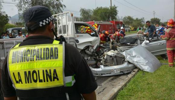 Tres personas fallecieron en choque de camión y vehículo en La Molina. (Difusión)