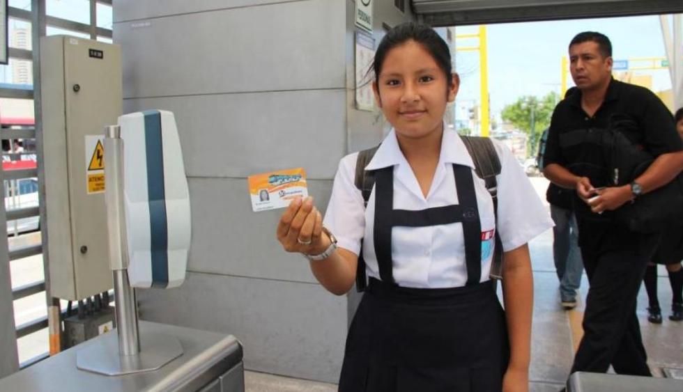Según Protransporte, entidad de la Municipalidad de Lima, los padres de familia ya pueden tramitar la renovación o adquirir por primera vez para sus hijos las tarjetas preferenciales escolares del Metropolitano. (USI)