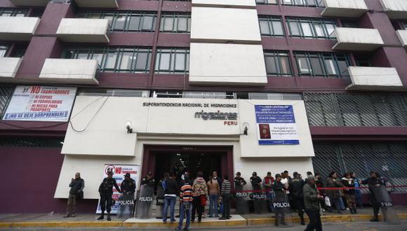 En veremos. No se sabe cuándo se normalizará la atención en la sede central de Migraciones. (Perú21)