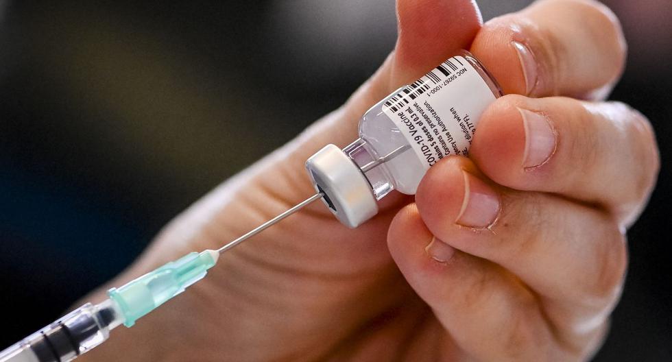 Imagen referencial. México se convirtió el 24 de diciembre en el primer país latinoamericano en aplicar la vacuna de Pfizer, al suministrarla a 3.000 trabajadores sanitarios. (Foto: Dirk WAEM / POOL / AFP).