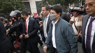 Presidente Pedro Castillo se retira de la Fiscalía tras permanecer solo una hora