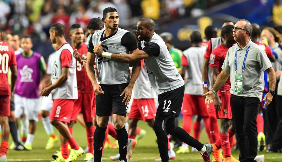 México venció a Panamá y accedió a la final de la Copa Oro con ayuda del árbitro. (AFP)