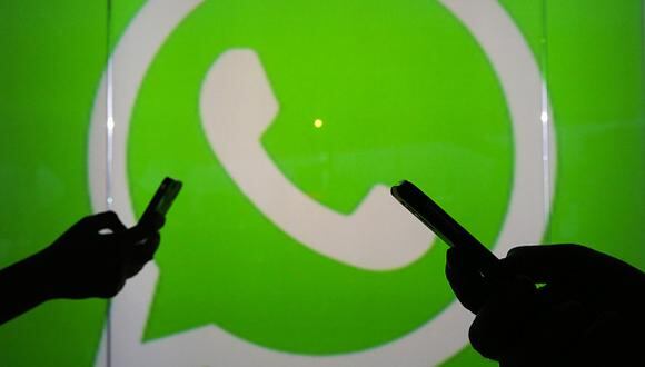 WhatsApp también ha incorporado nuevas funciones como la opción de eliminar mensajes dentro de un chat. (Getty Images)