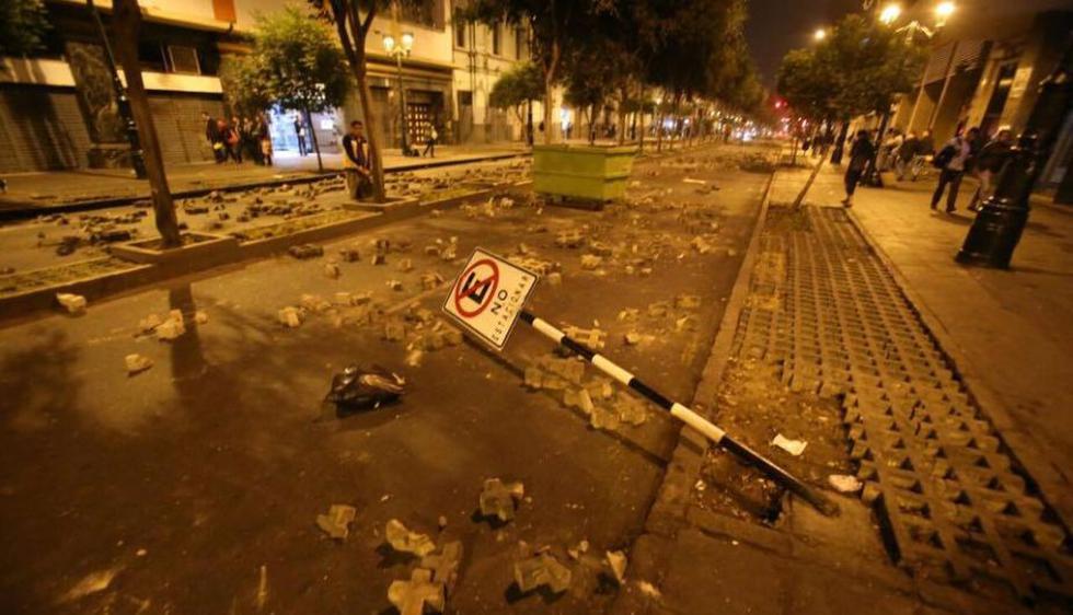 Manifestantes que participaron en protesta contra proyecto Tía María causaron destrozos en el Centro de Lima. (Facebook/Municipalidad de Lima)