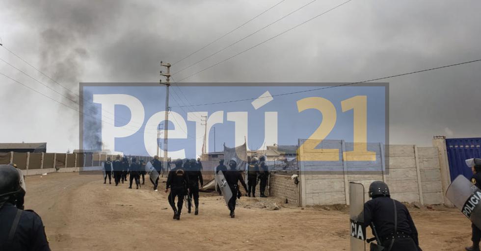 Efectivos policiales vienen ejecutando el megaoperativo en Lurín. (Foto: Hugo Pérez)