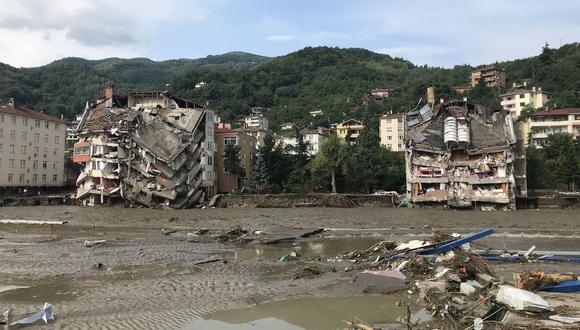 Imagen muestra edificios destruidos en Kastamonu (Turquía), después de que inundaciones repentinas arrasaron varias regiones del Mar Negro. (IHH / AFP).